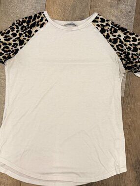 Womans L White Animal Print Shirt Harhay
